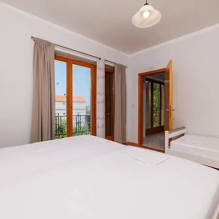 Dijana Appartement *